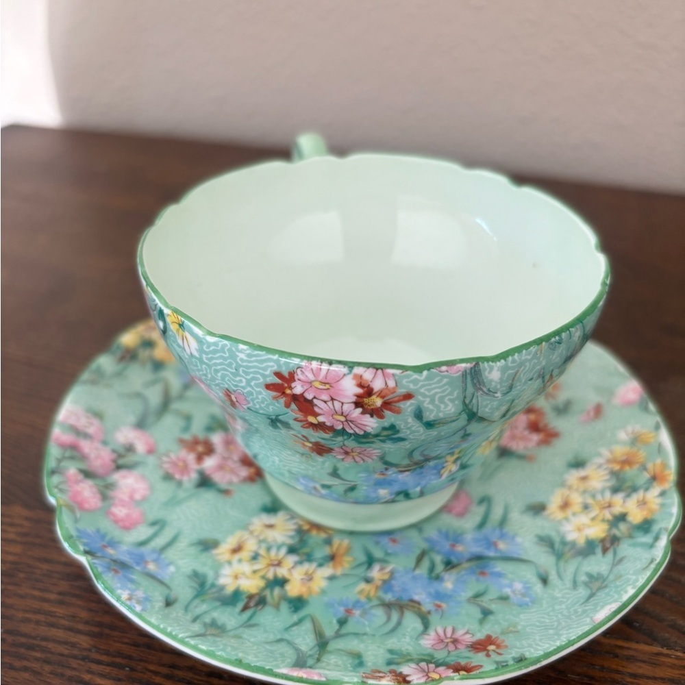 vintage Shelley fine bone china teacup and saucer set in the "Melody" pattern - Picture 4 of 12